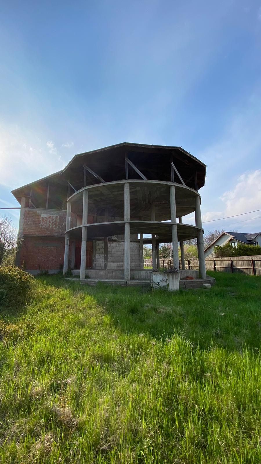 Vand casa la roșu in Valenii de Munte