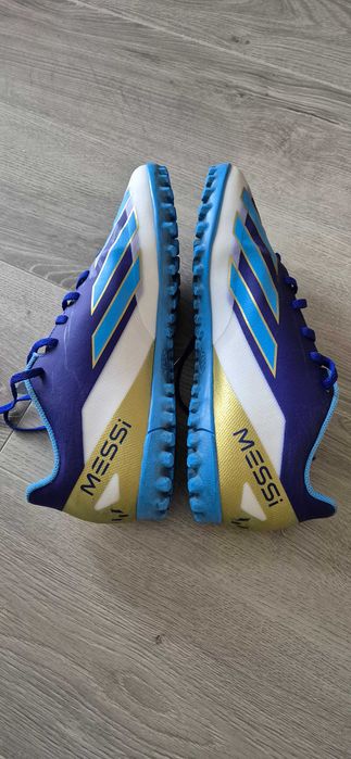Футболни обувки стоножки Adidas Messi