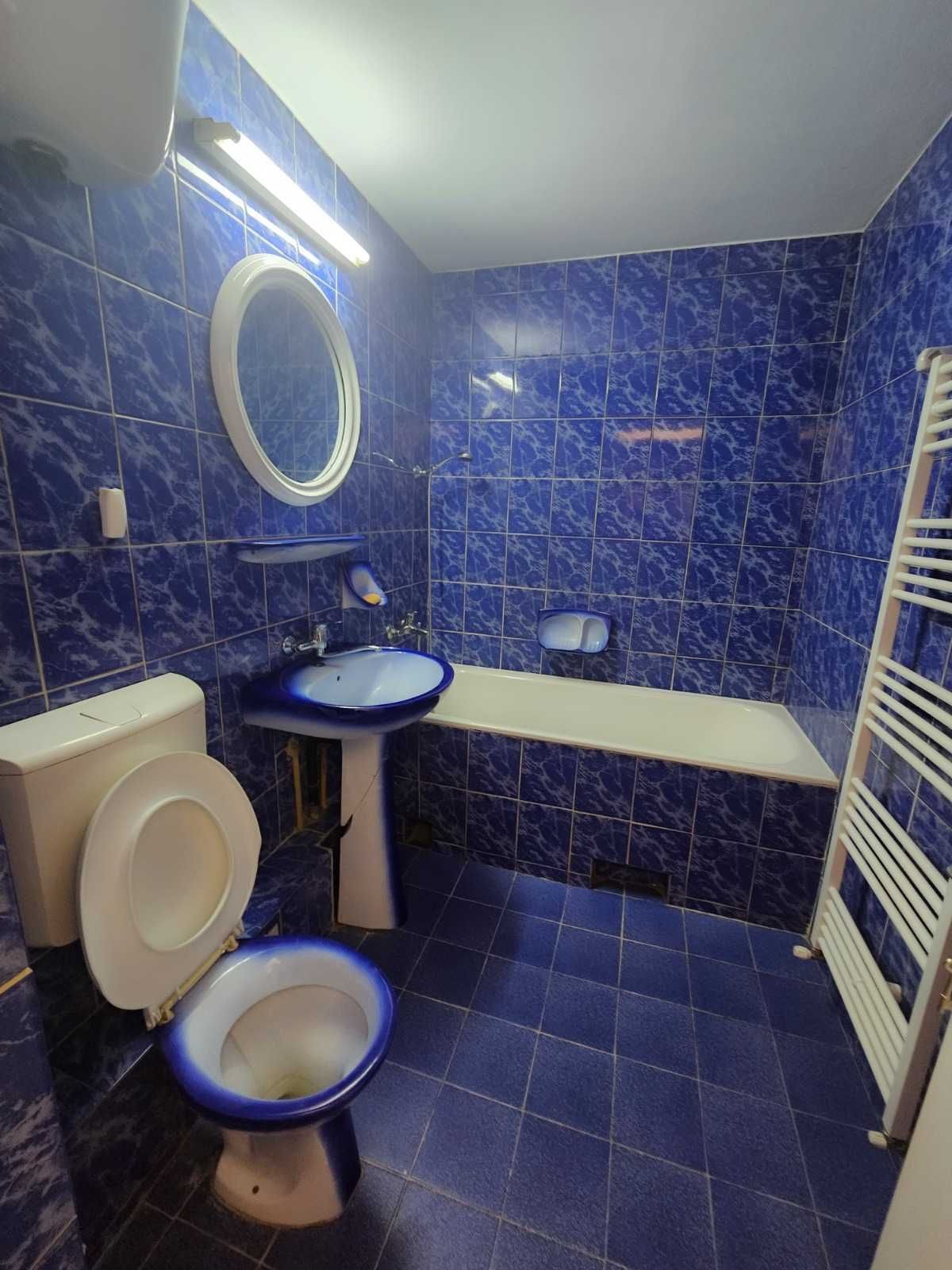 Dau in chirie apartament cu 3 camere si garaj
