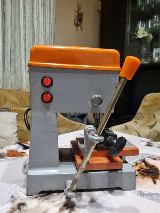 Машина за рязане на ключове