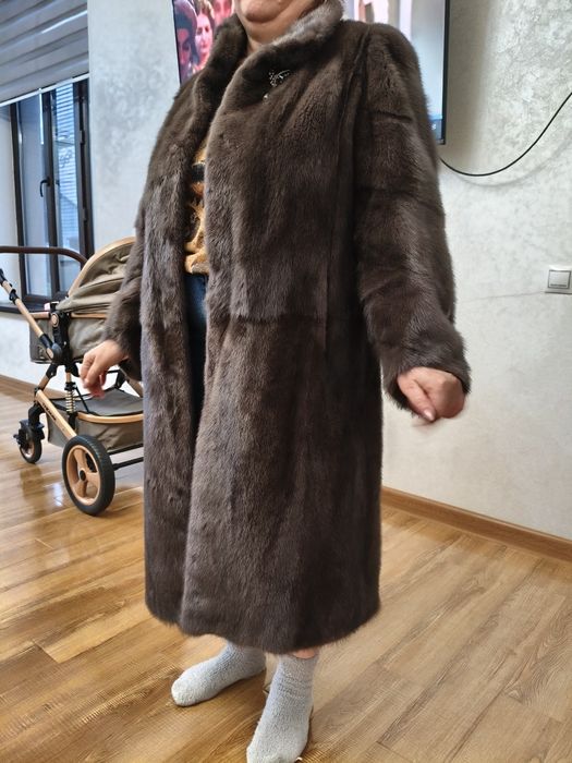 Шуба  норковая  ..