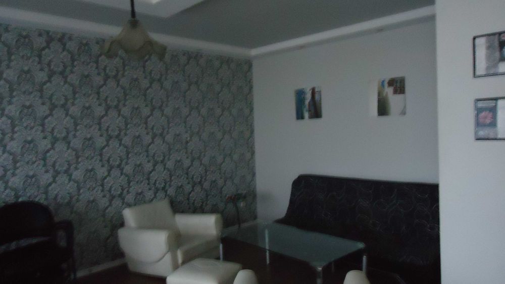 Прекрасен тристаен апартамент в близост до идеален център