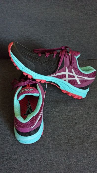 ASICS маратонки 37 нови