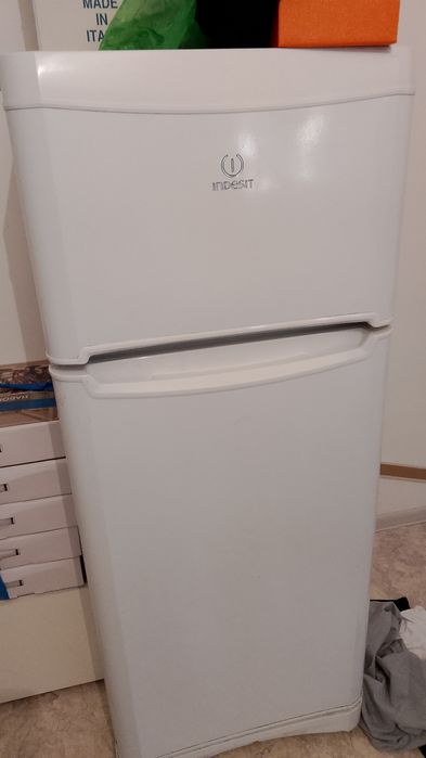 Холодильник indesit
