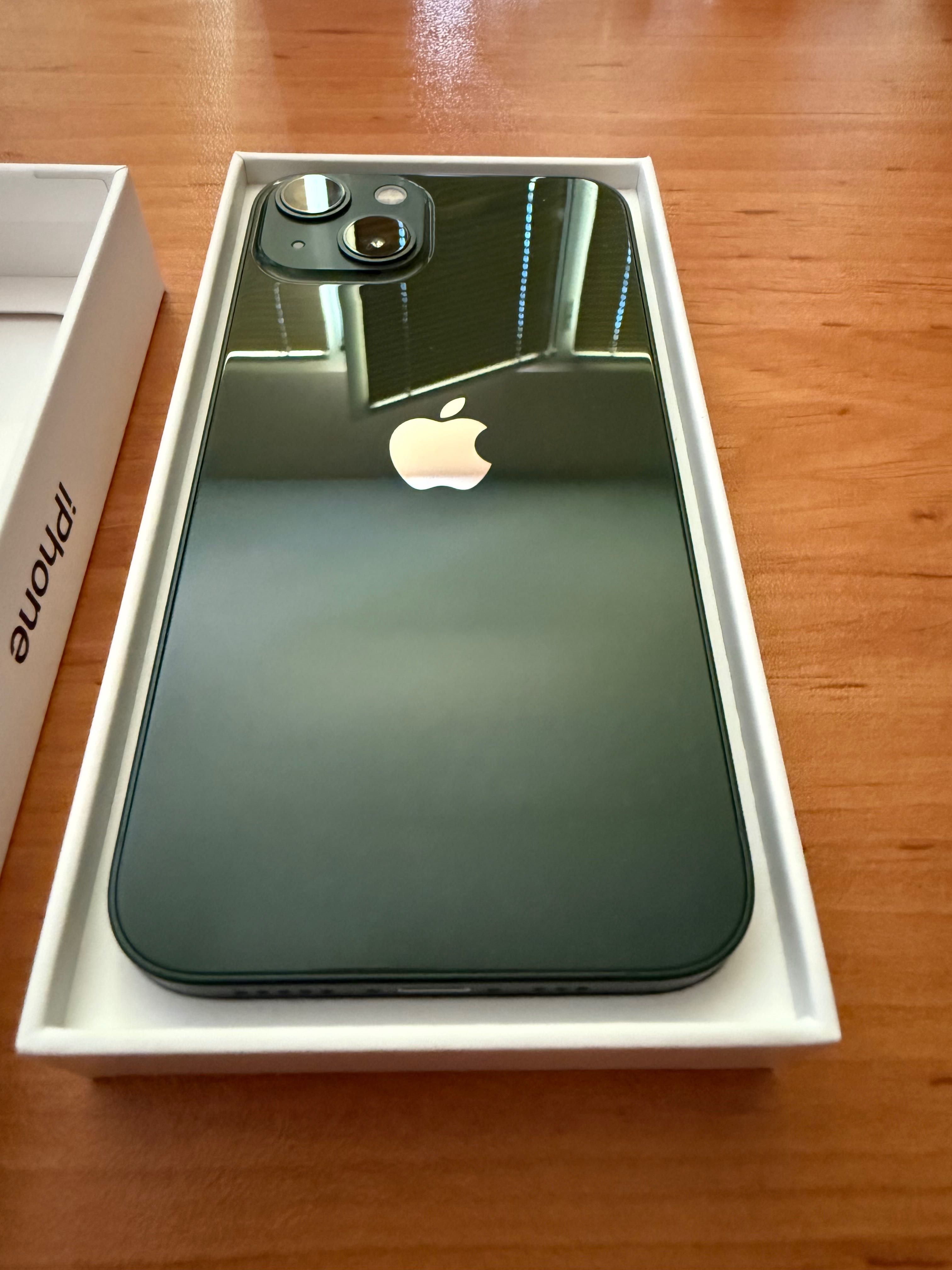iPhone 13 Green 128gb + 20W Power Adapter USB-C