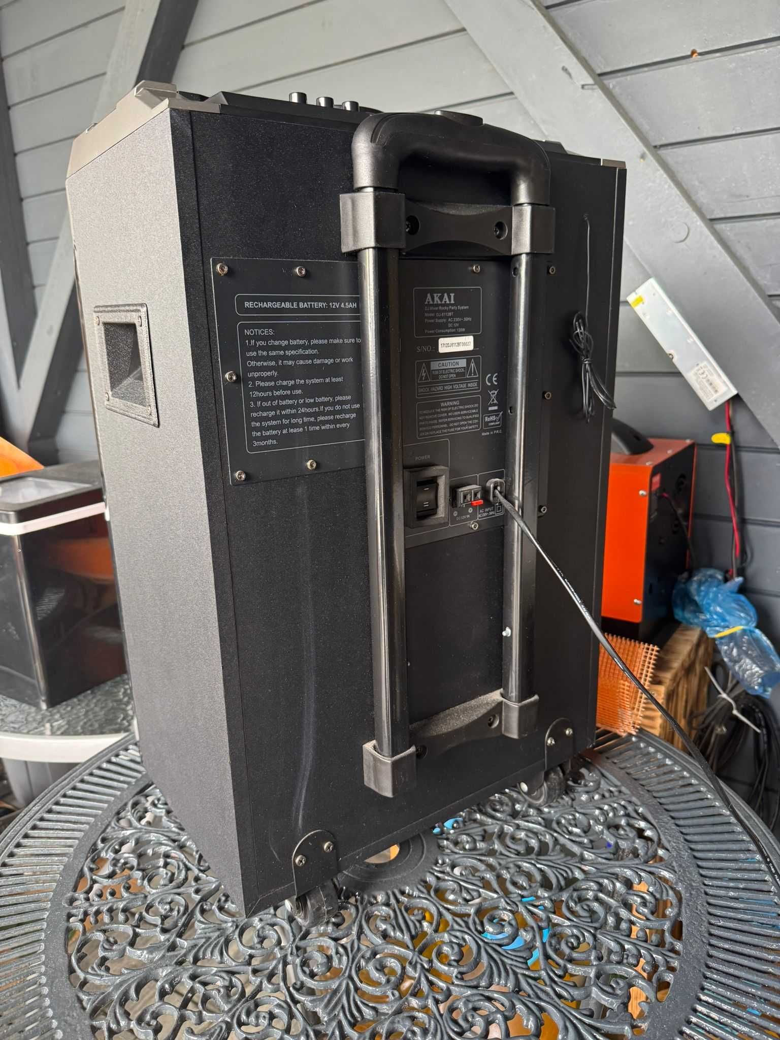 Vând Boxa portabila Akai DJ-6112BT