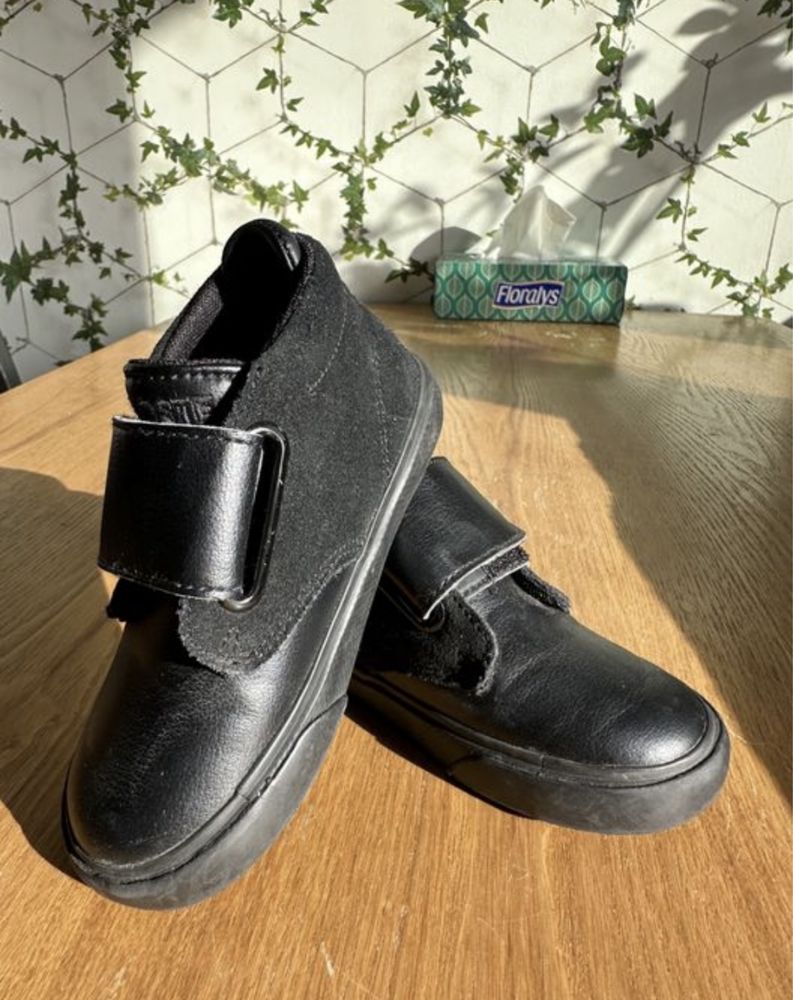 Ghete piele naturala Lacoste pentru copii