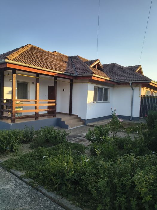 Casă de vânzare !!!