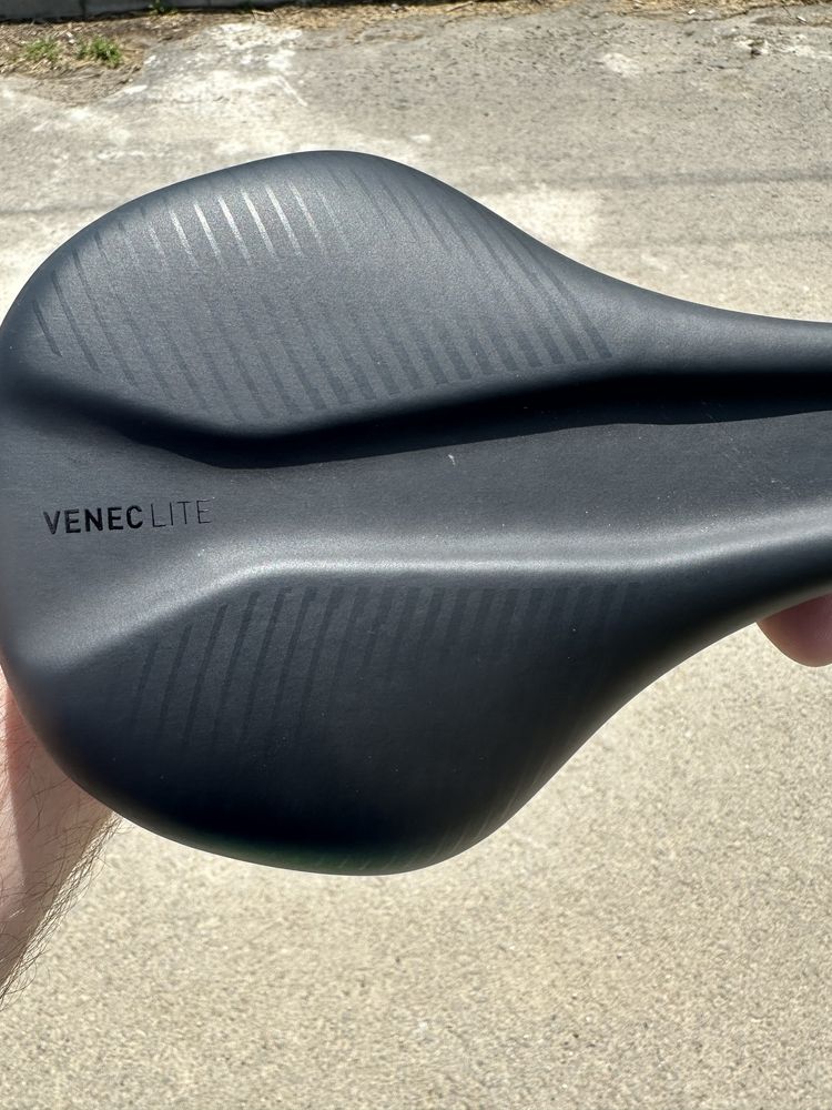 Седло Bontrager Arvada, Veneclite NF ergonomics, SR Classic avenue