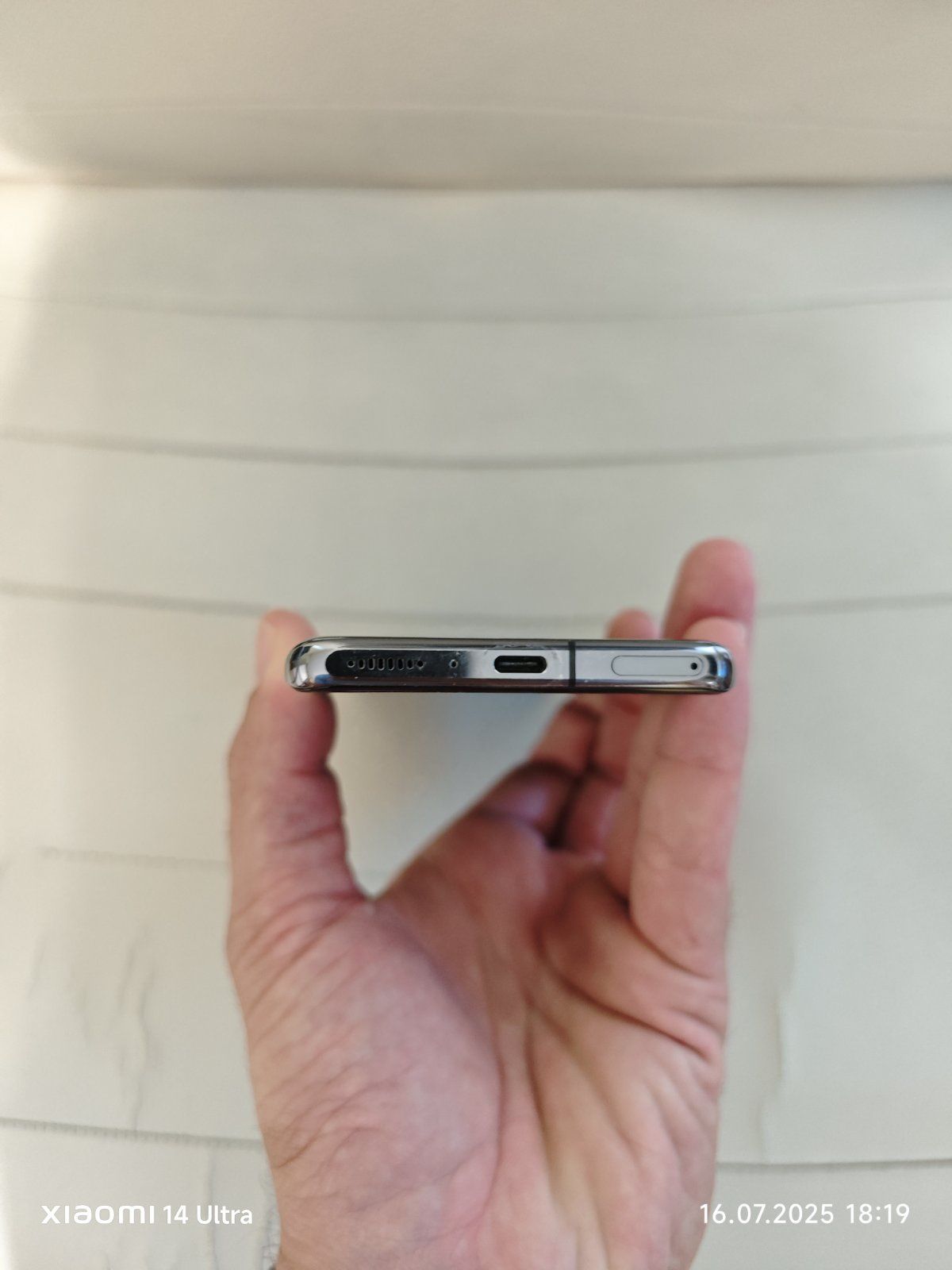 Продавам изключително запазен XIAOMI MI 11 ULTRA 256gb 12ram