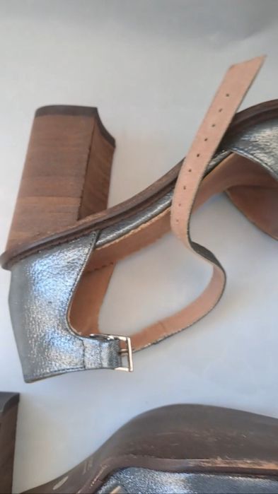 Pantofi noi gri metalizat Zara