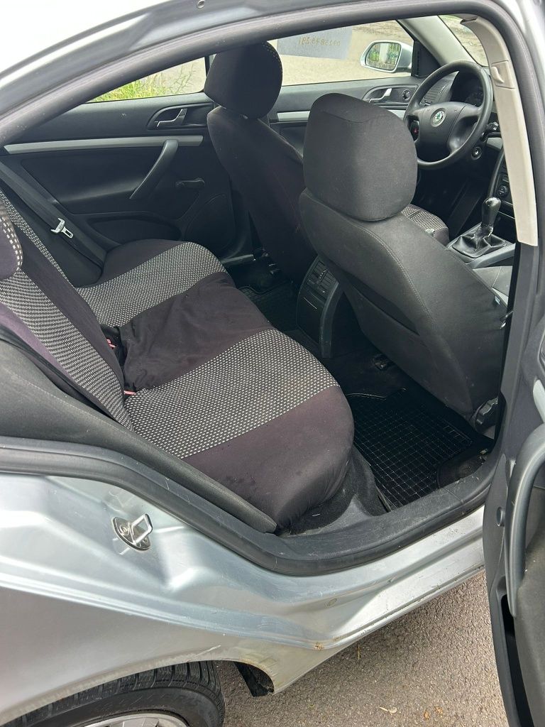 Vând Skoda Octavia 2