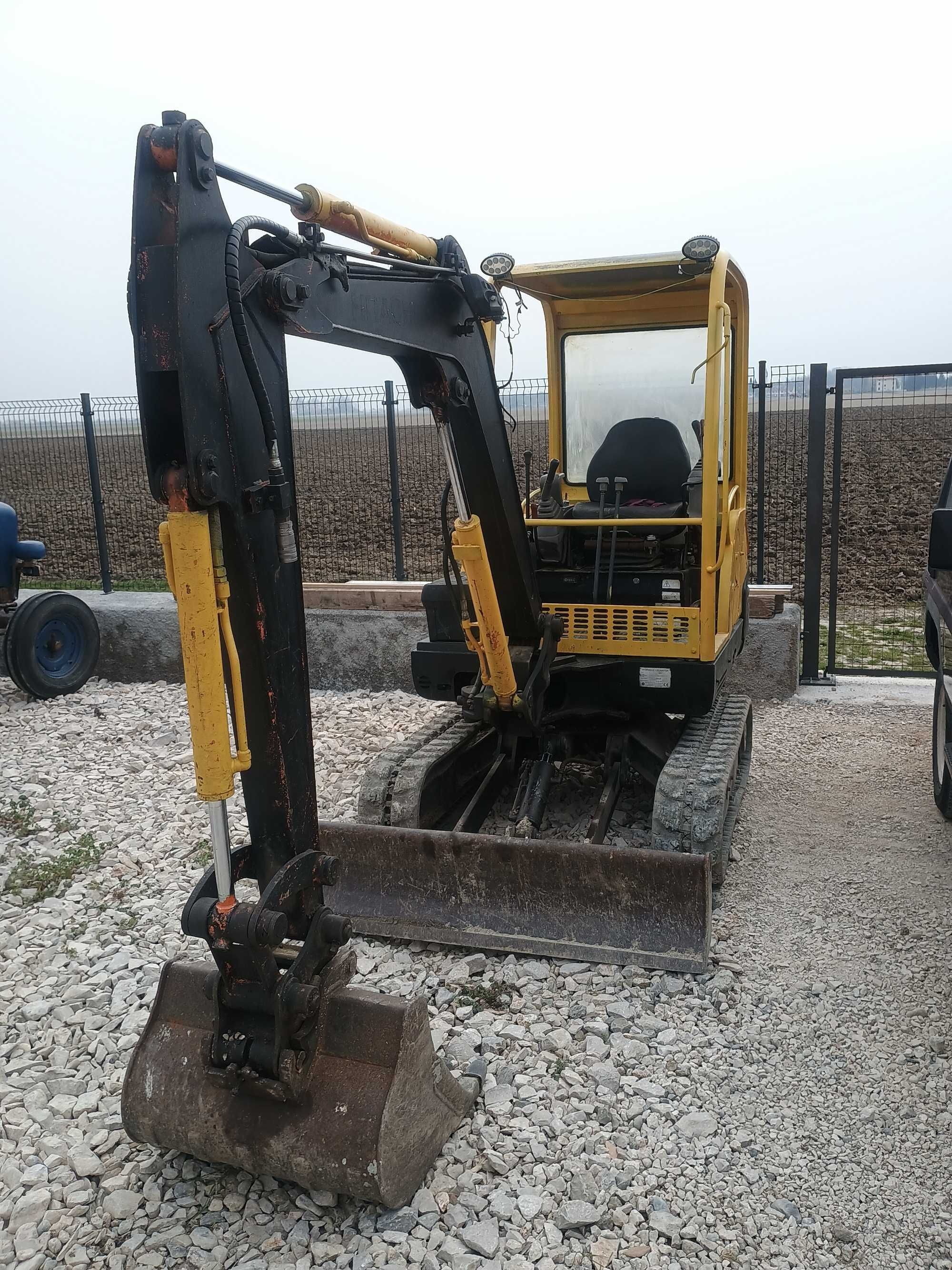 Miniexcavator Hitachi U17 1,8t și Hitachi ZX25 2,5t
