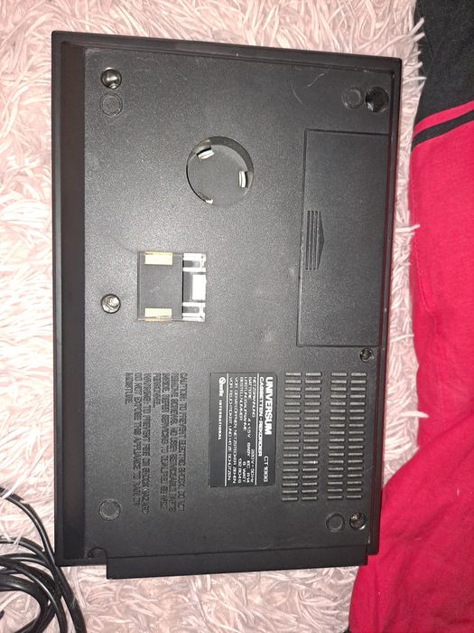 Casetofon recorder marca universul.