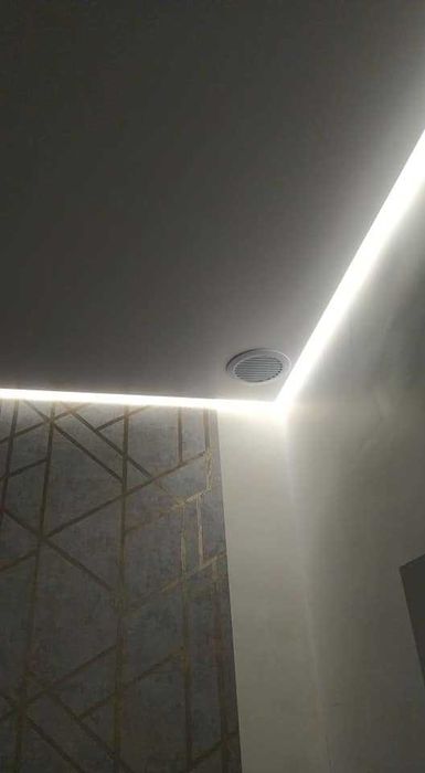 Монтажници на опънати тавани