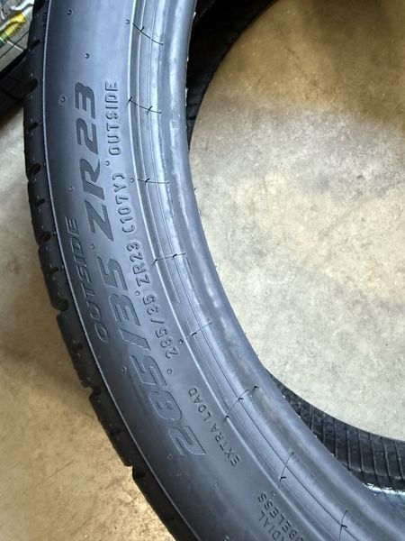325/30/23//285/35/23 PIRELLI