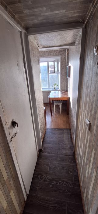 Продам 1 комн., 13 мкр., 4 этаж неугловая.