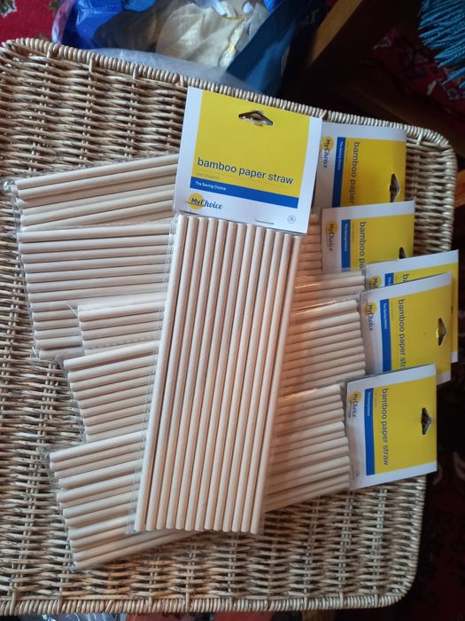 Stakandagi suvni ichish naychasi