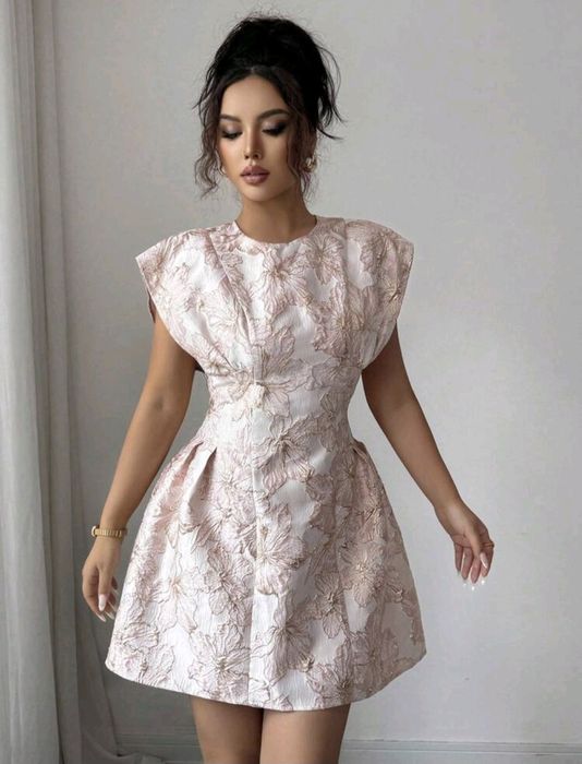 Разкроена рокля рокля Барби