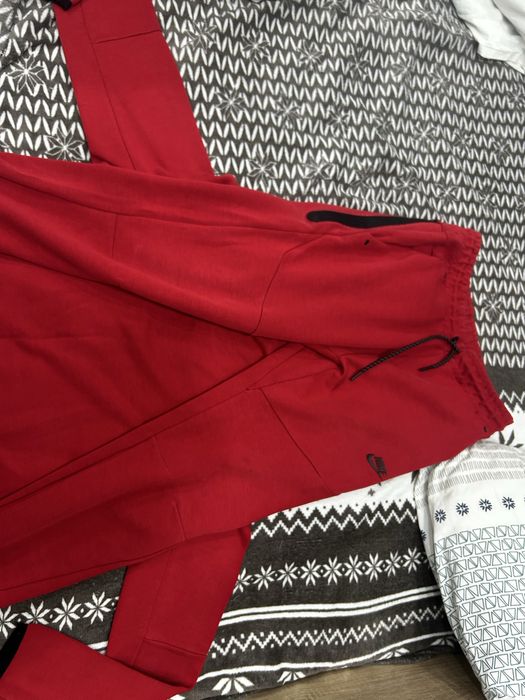 Nike Tech червен