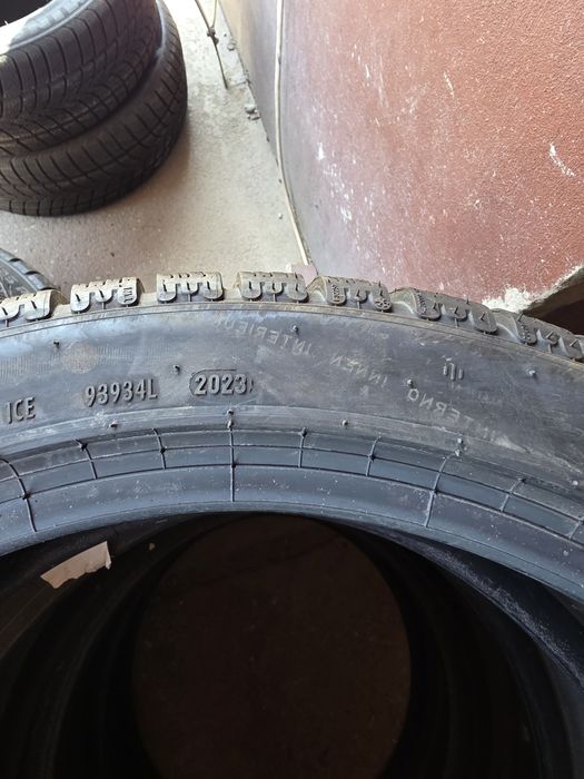 Anvelope de iarna 275 35 19 si 245 40 19