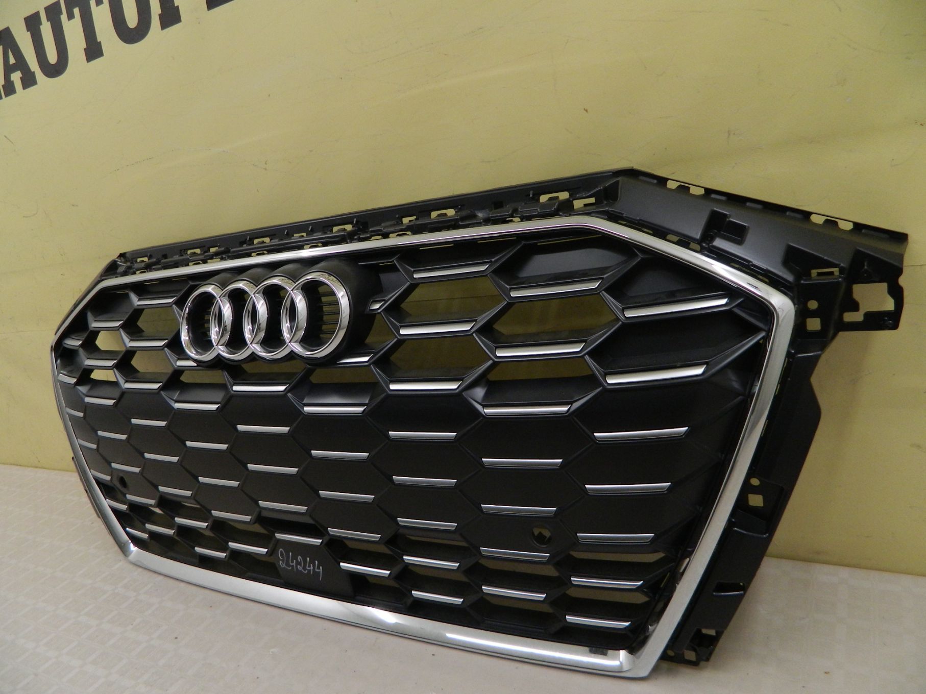 Grila radiator Audi A3 8Y  S-Line,2020, 2021, 2022, 2023, 2024, cod origine 8Y0853651C.