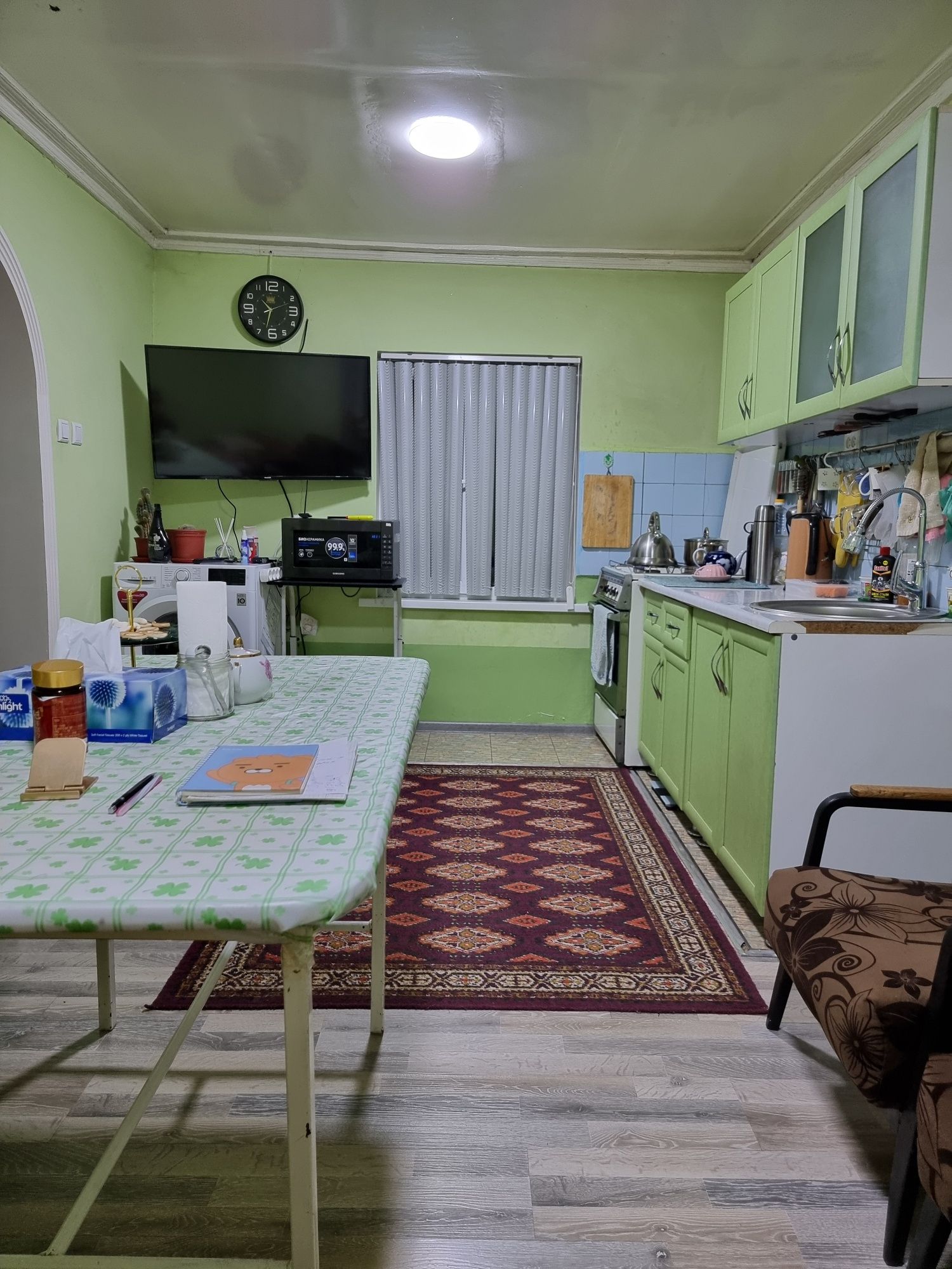 Продаю,коммерческое здание,плюс дом 7 комнат ,12 соток земли