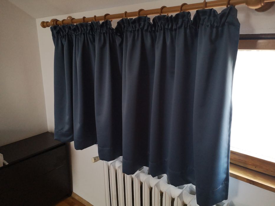 Тъмно сини затъмняващи пердета