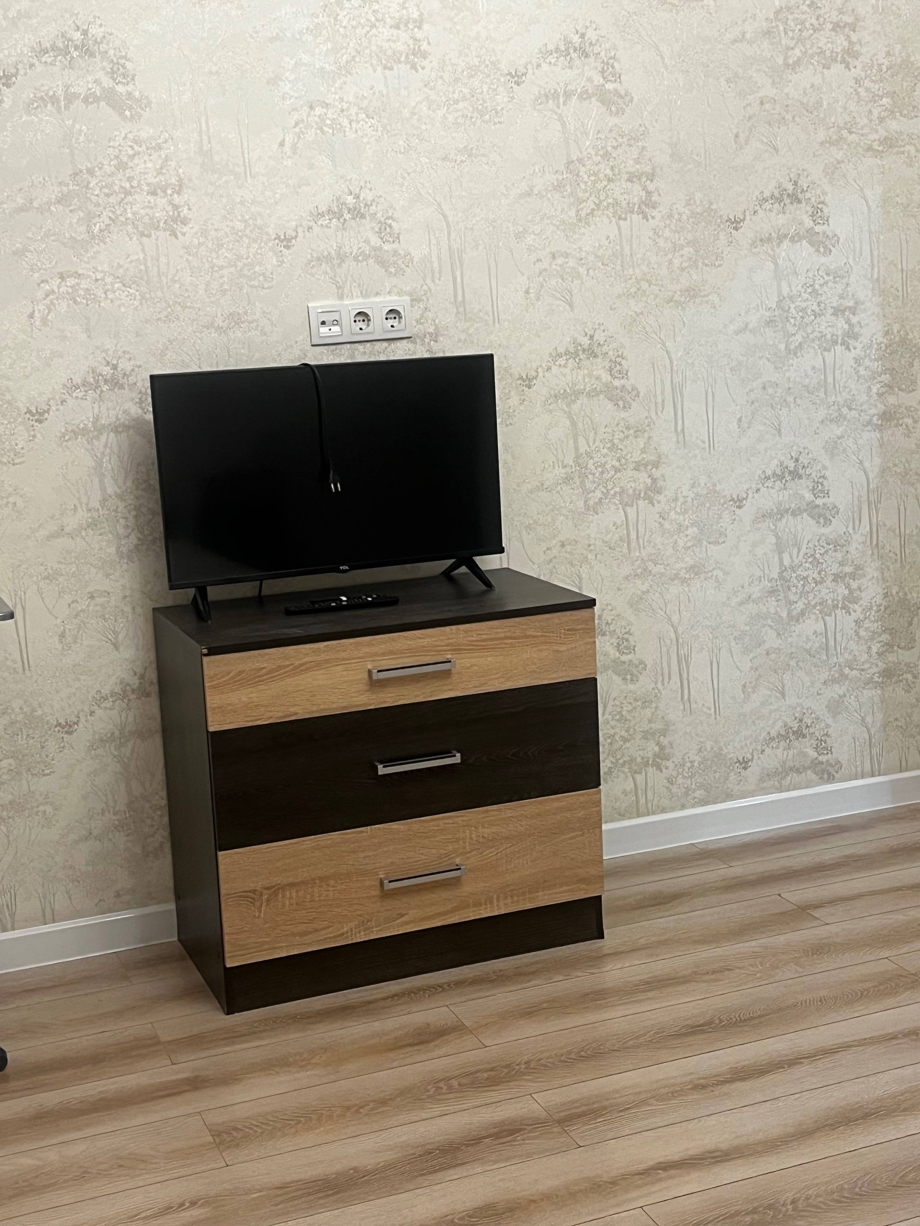 Smart телевизор AVA и TCL