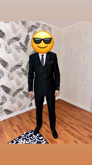 Черный костюм тройка