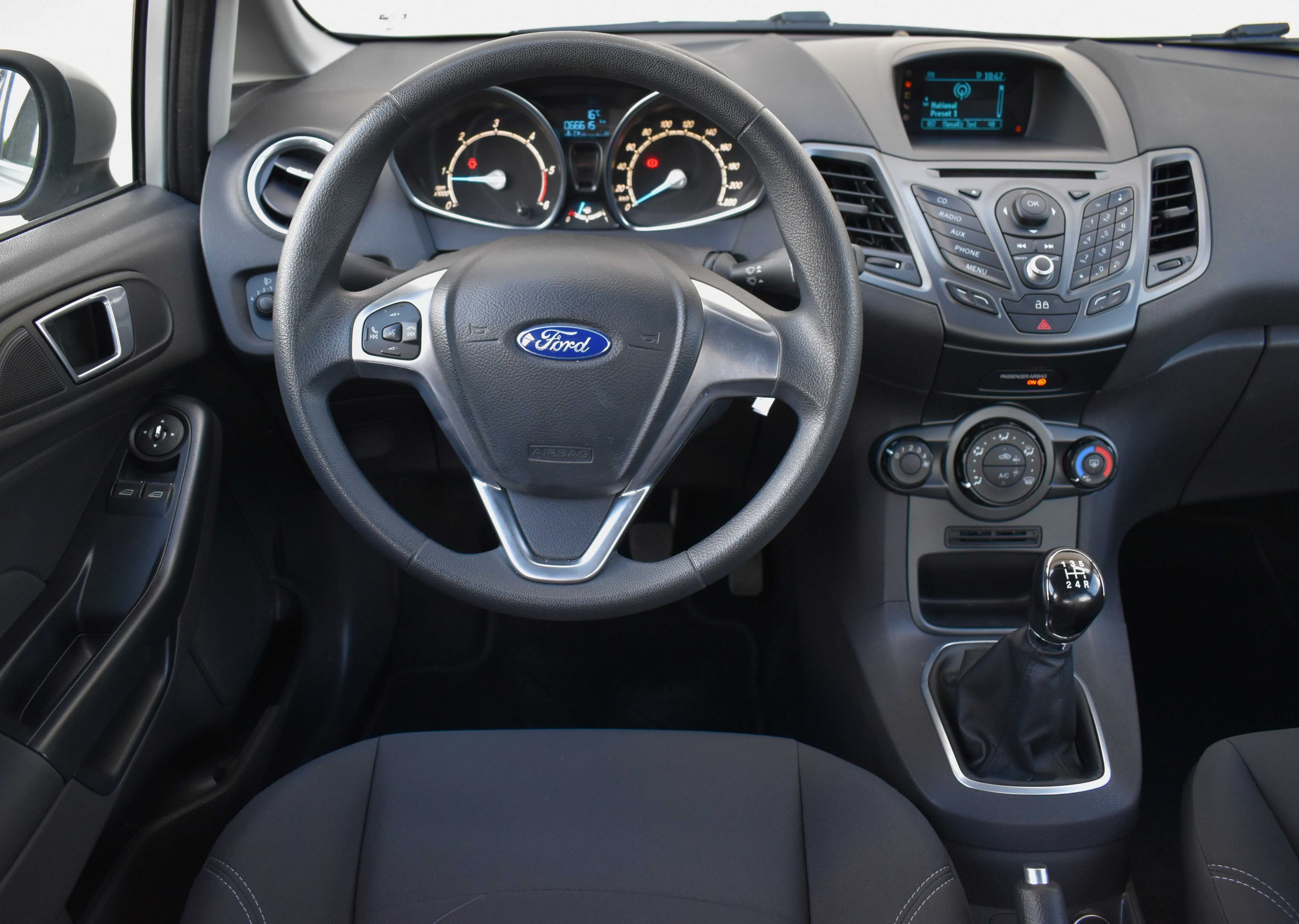 Ford Fiesta dotat an 2014 cu 65.000 km
