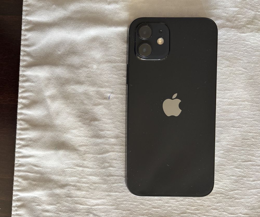 Iphone 12.