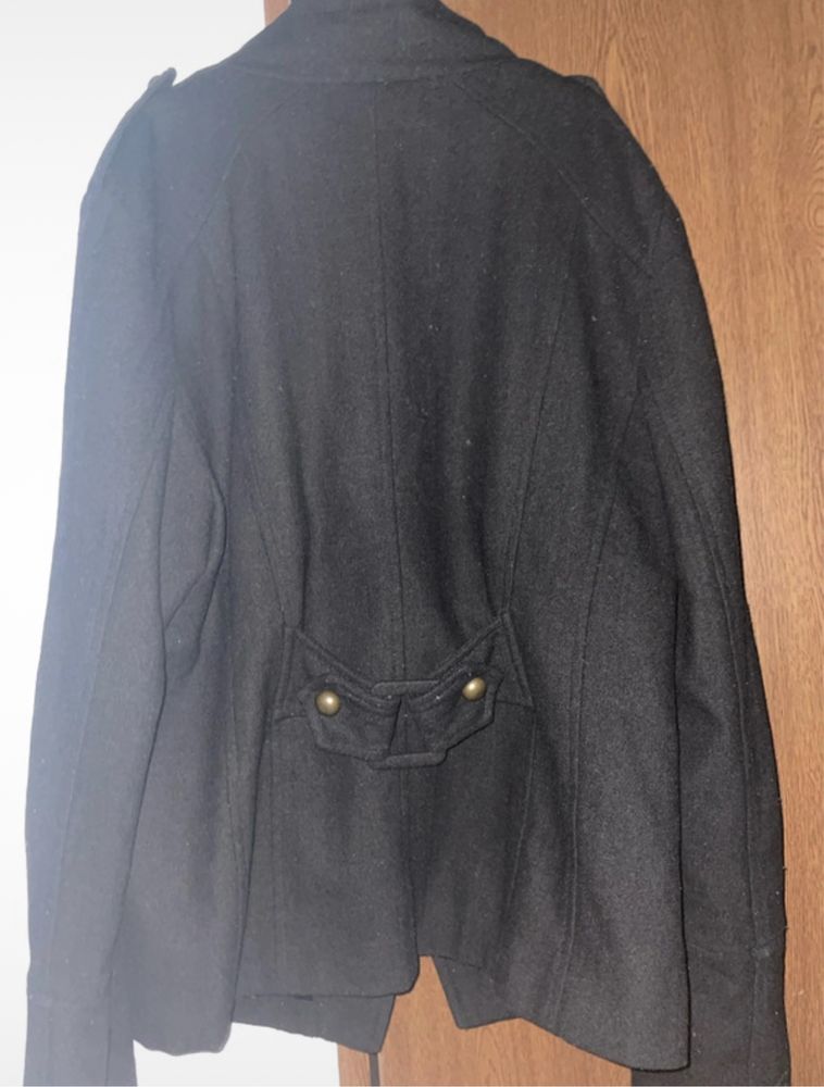 Jacheta neagra in stil militar