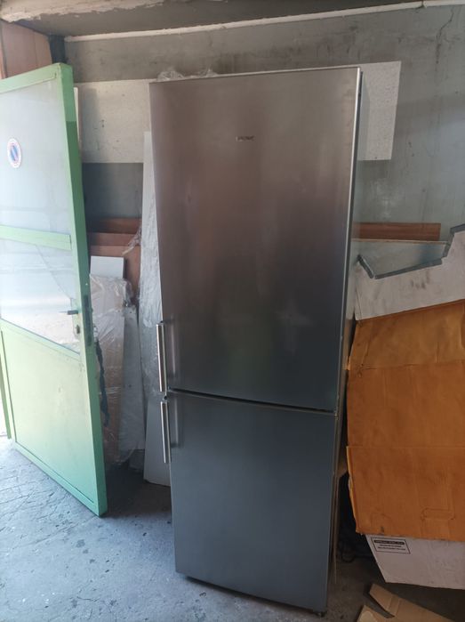 Хладилник с фризер