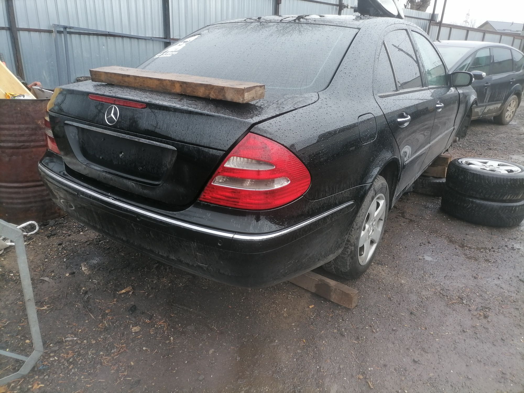 Dezmembrez Mercedes w211 2.2 150cp