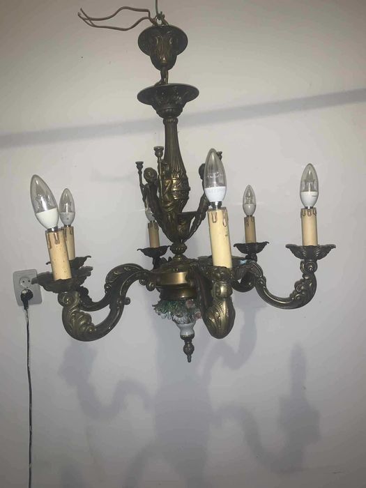 Candelabri ingeras cu sase brate din bronz si portelan 3D vintage
