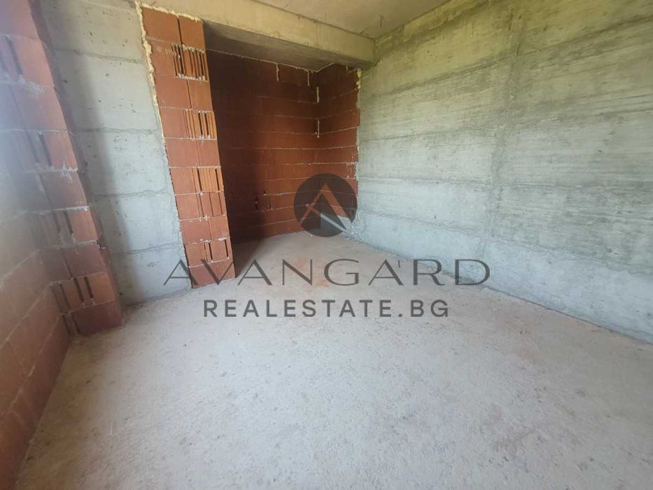 Продава се Тристаен апартамент в Пловдив, Коматево - 101 кв.м за 945 €/кв.м - Снимка #2