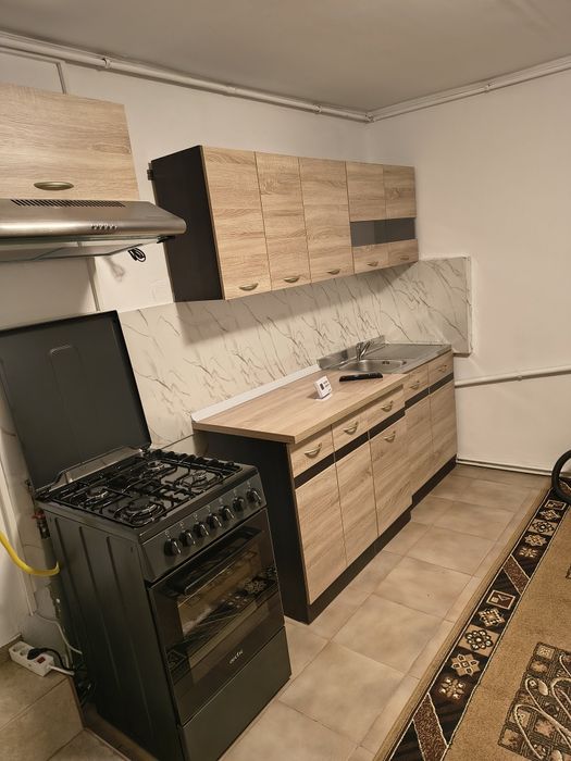 Închiriez corp separat la curte