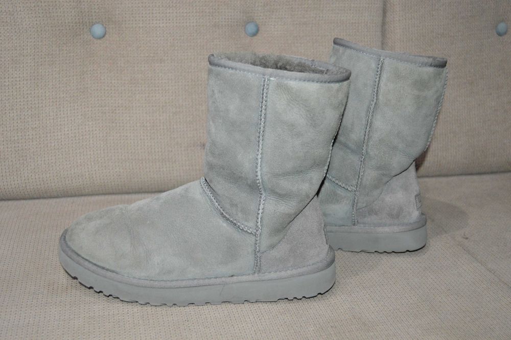 Cizme din piele UGG Mini Bailey Button II marime 41