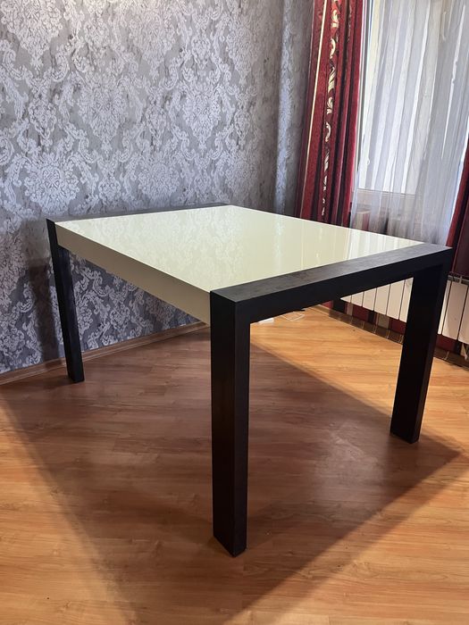 Продавам трапезна маса използвана