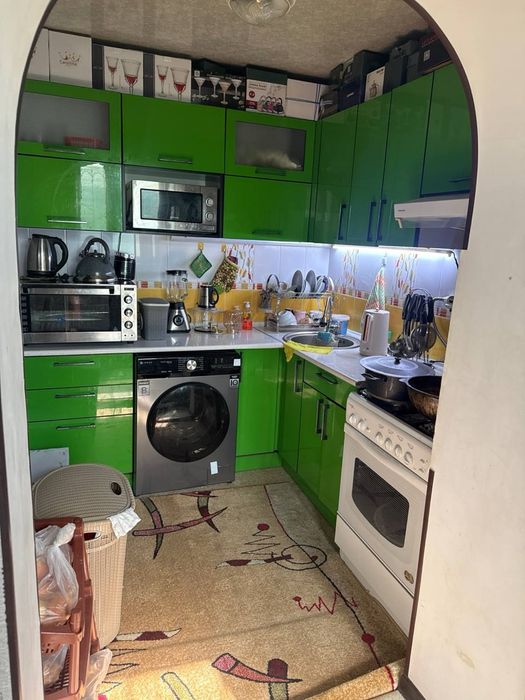 Продаёт квартира  срочна