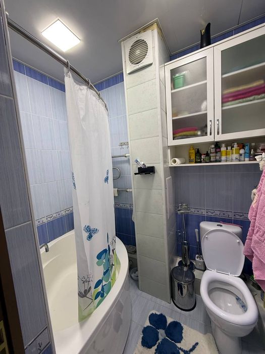 Юнусобод 14 квартал 1 этаж 2 хонали уй йол юзида сотилади