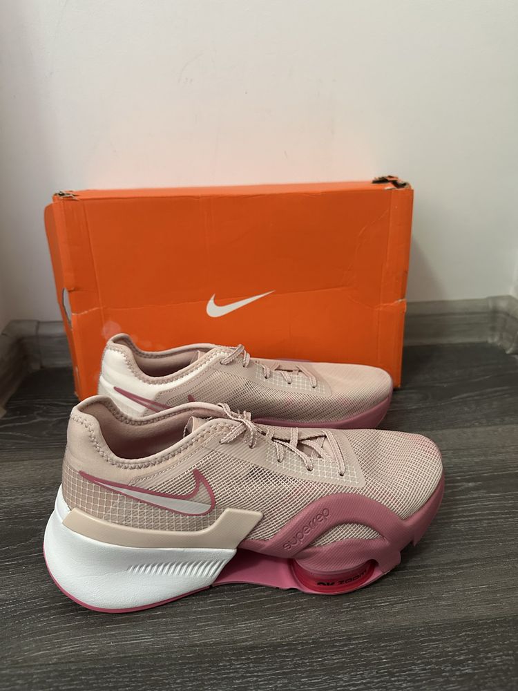 Чисто нови!! 100% Оригинални дамски маратонки Nike Air Zoom SuperRep 3