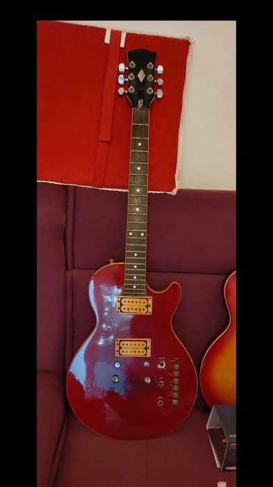 Cort Effector Les Paul anii 1970, efecte încorporate chitară electrică