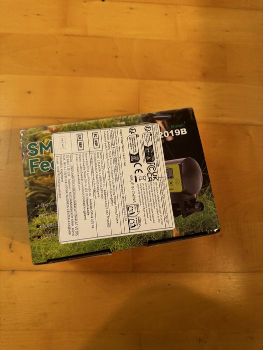 Hranitor automat pesti