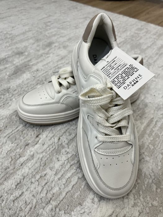 Продам женские кроссовки бегые