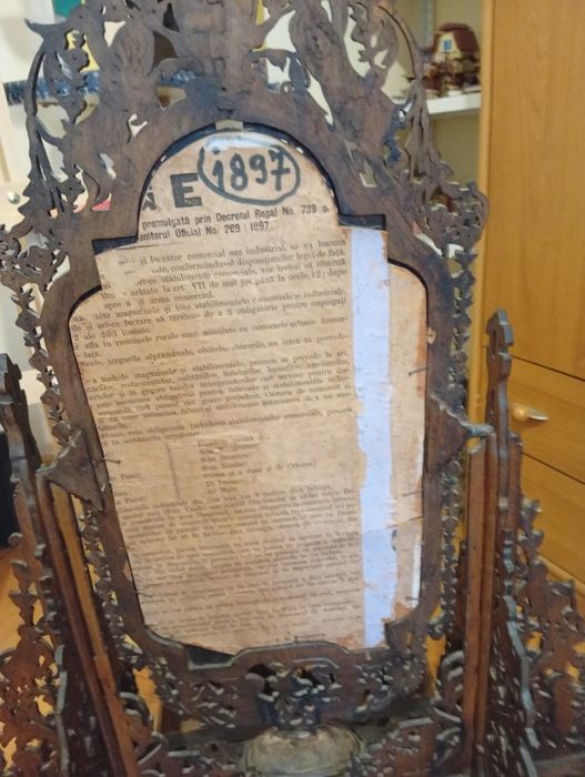 Veche oglindă croitorie