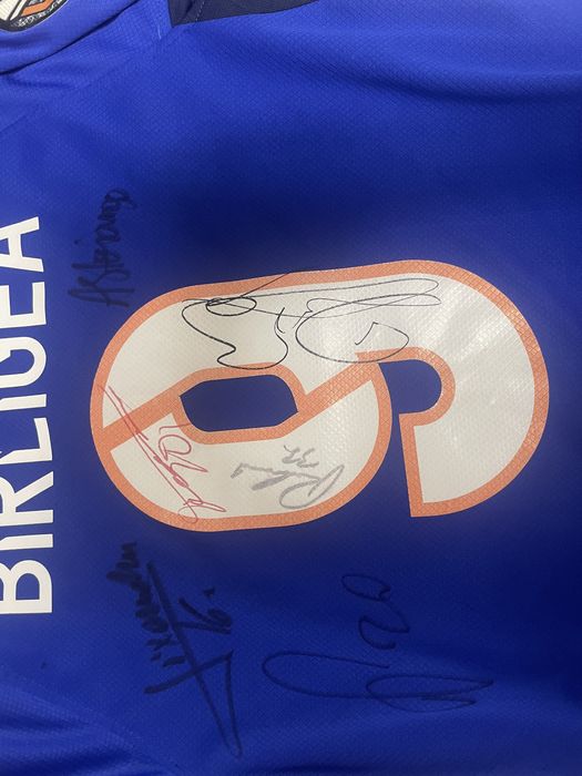 Tricou FCSB original semnat de jucatori
