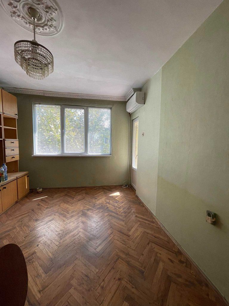 Продава се Четиристаен апартамент в Търговище, Център - 95 кв.м за 838 €/кв.м - Снимка #4