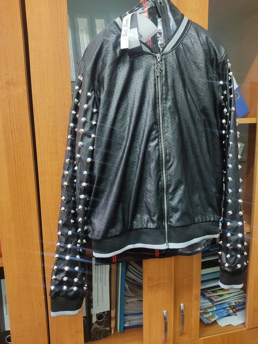 Продам бомбер женский